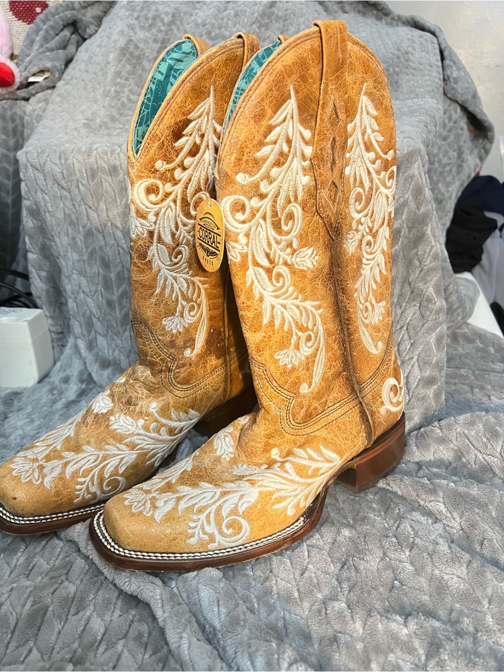 Corral Women's Distressed Tan Leather Western Heeled Boots with White Embroidery